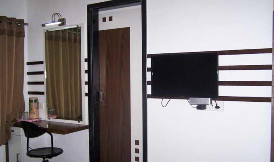 Hotel Decent Surat Exterior photo