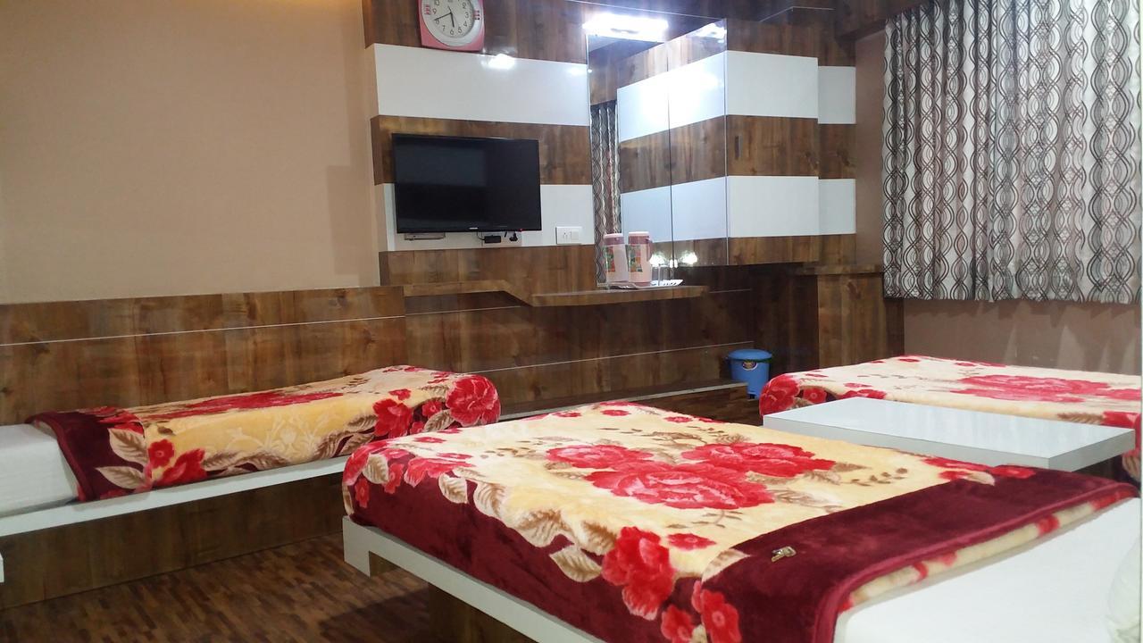 Hotel Decent Surat Exterior photo