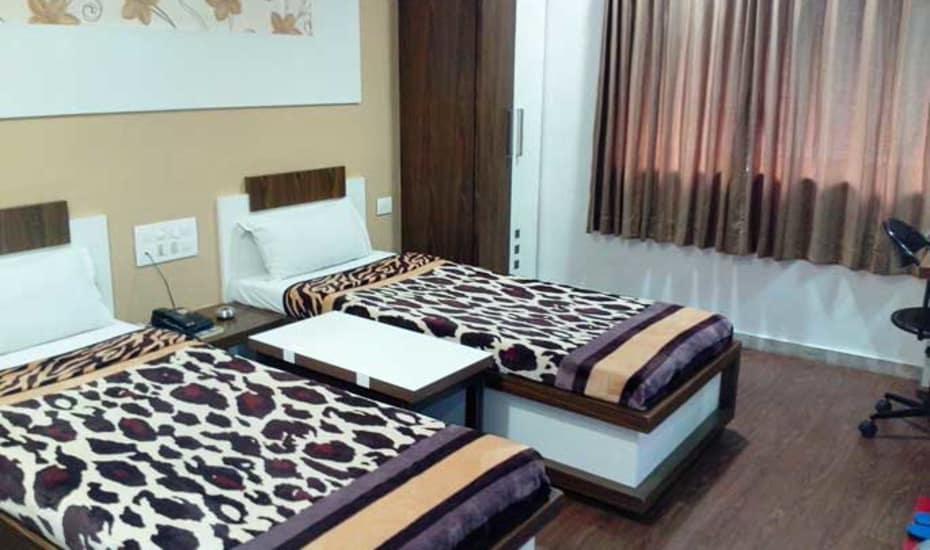 Hotel Decent Surat Exterior photo